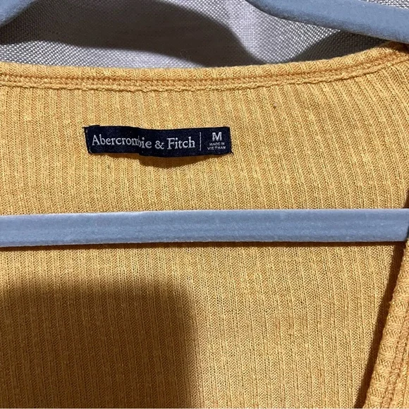 A&F cinched ribbed crop top - Picture 2 of 3